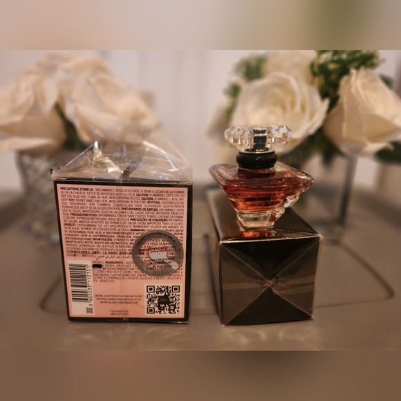 July 2013 Tresor Lumineuse by Lancome EDP / L'Eau De Parfum; 30ml / 1.0 fl.oz - Picture 4 of 16